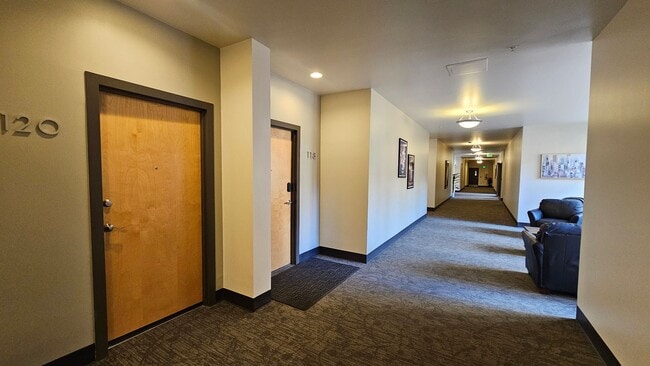Building Photo - 1057 W Century Dr