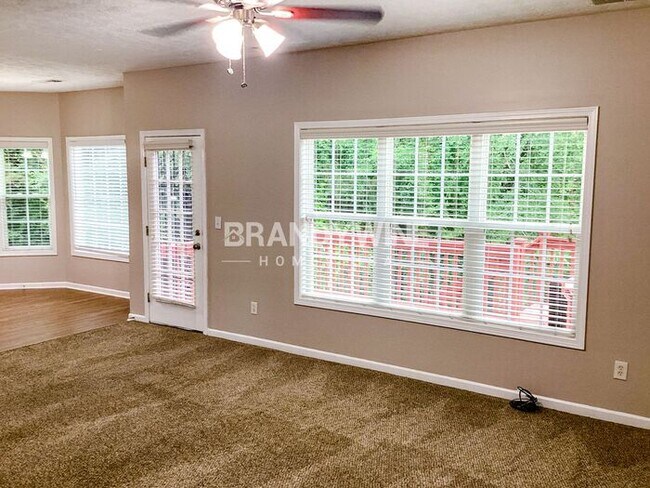 Building Photo - Impressive and Spacious 6BR! Can't be missed!
