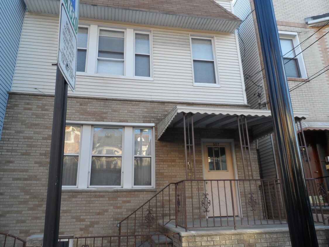 Primary Photo - 307 43rd St