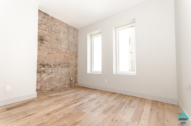 Building Photo - 7218 Forest Ave
