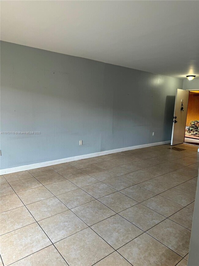 Foto del edificio - 9705 Fontainebleau Blvd