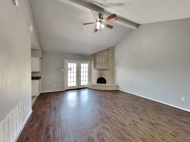 Foto del edificio - 722 E Brown Ln