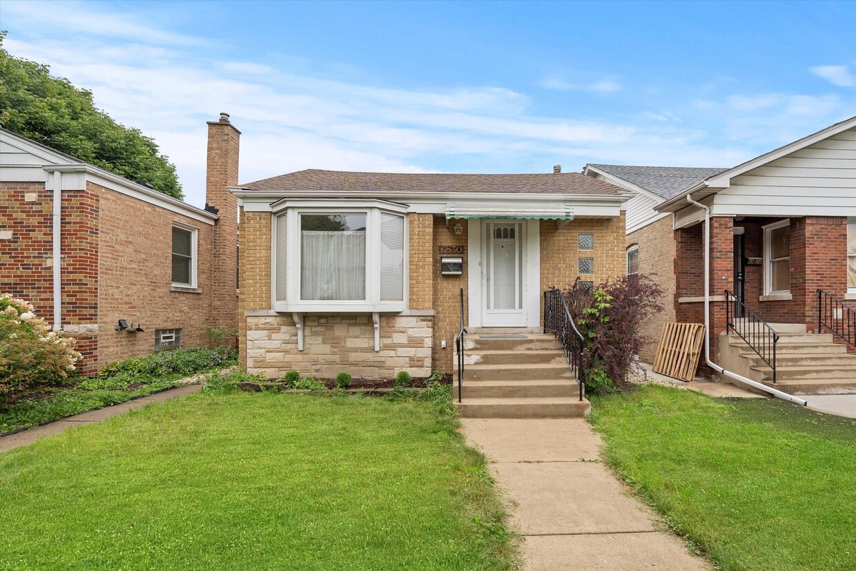 Foto principal - 6830 W Highland Ave