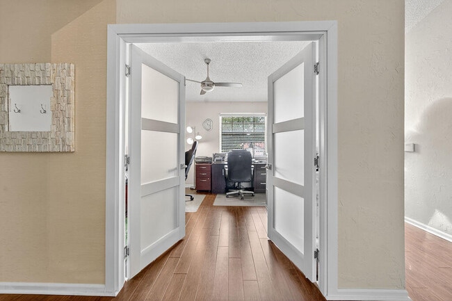 Building Photo - 9673 Shadybrook Dr