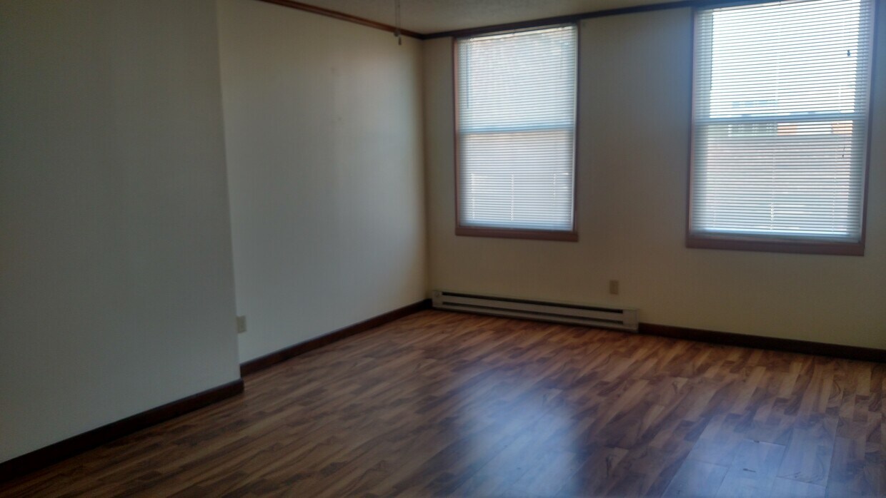 20 N Main St Unit 2, Washington, PA 15301 Room for Rent in Washington