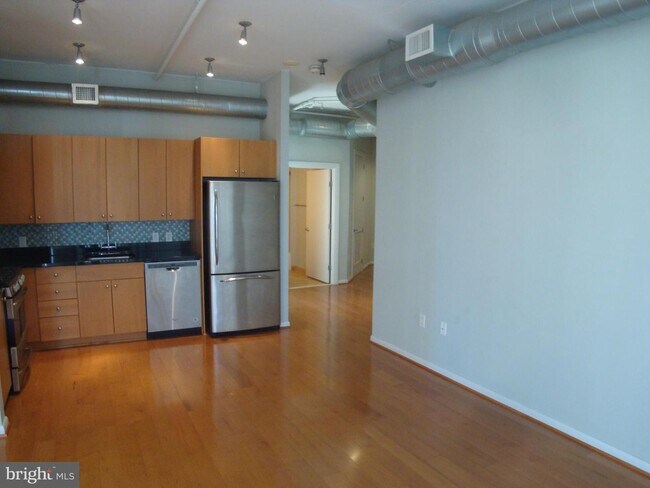 Building Photo - 811 4th St NW