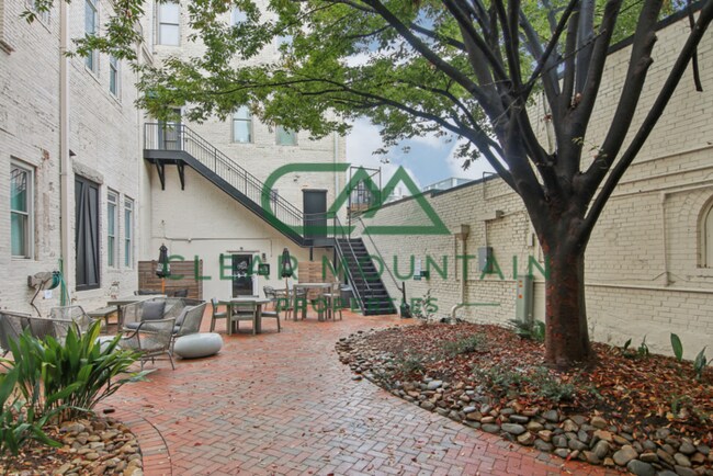 Foto del edificio - Spacious 1BR Downtown | 1,200 SF to Live, Work & Relax + MOVE-IN SPECIAL!