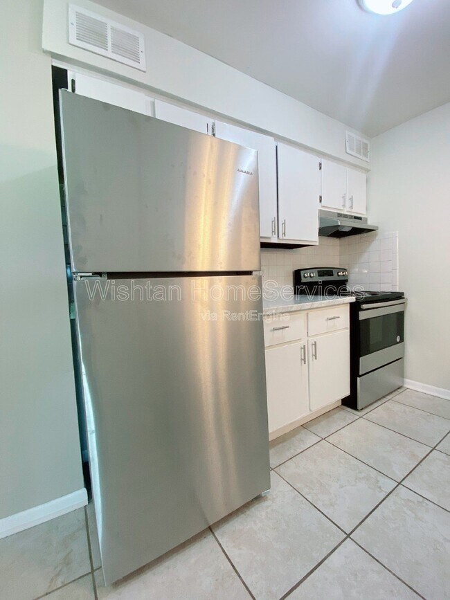 Foto del edificio - 202 Charleston Blvd