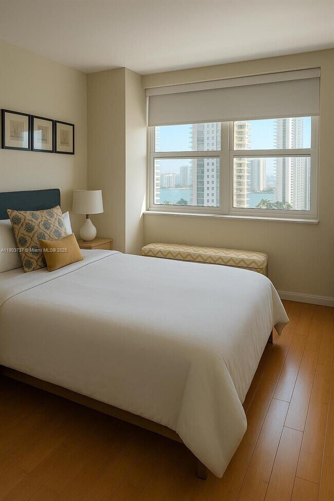 Building Photo - 1155 Brickell Bay Dr