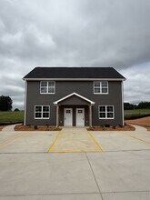 Building Photo - 122 Diver Dr