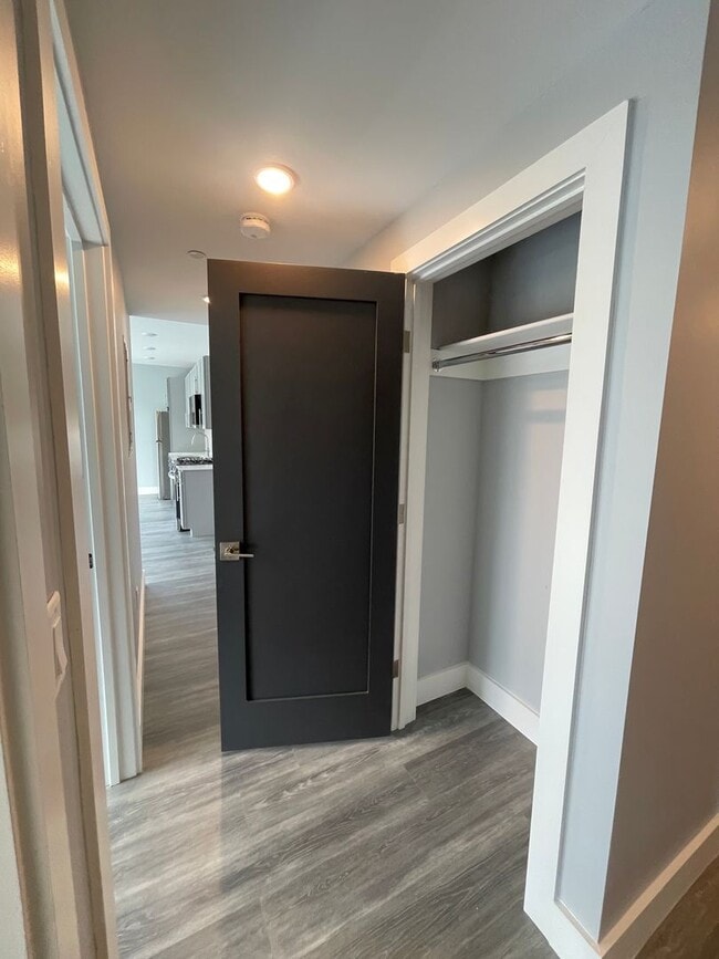 Foto del edificio - No Brokers Fee. Brand new Construction, In-Unit Washer and Dryer, Central Heat/AC, Garage Parking...