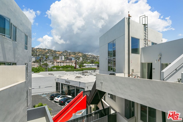 Building Photo - 616 N Croft Ave