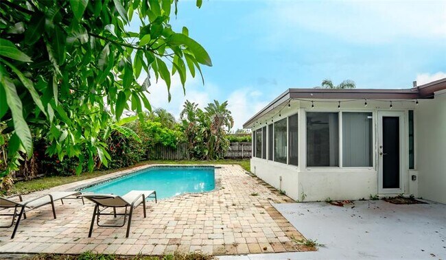 Foto del edificio - 919 SE 17th St