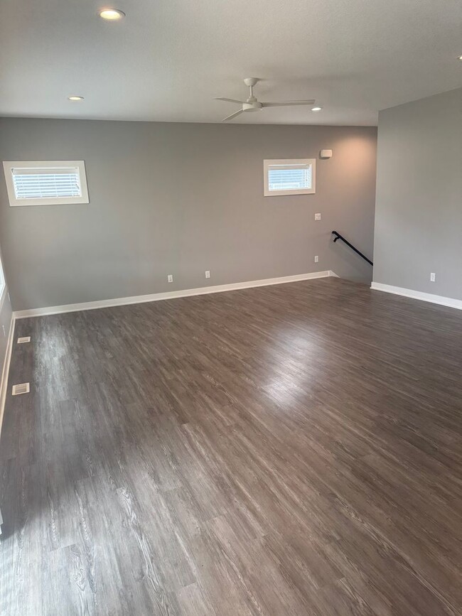 Building Photo - Beautiful Single Family Home With 6 Car At...