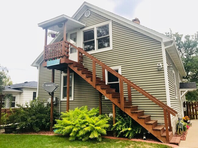 Foto del edificio - 418 Losey Blvd S