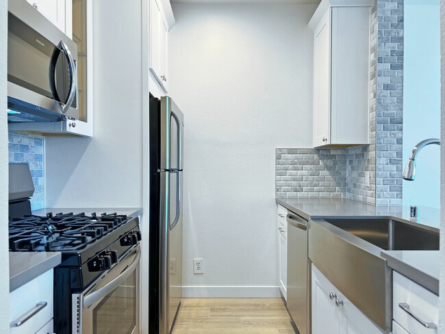 Building Photo - 14515 Dickens St