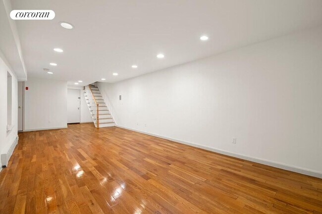 Foto del edificio - 316 W 51st St