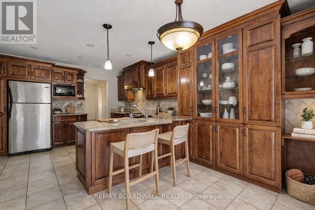 Building Photo - 75 Dossetter Way