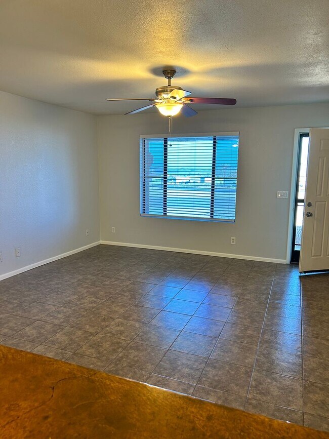 Foto del edificio - Unfurnished Duplex!