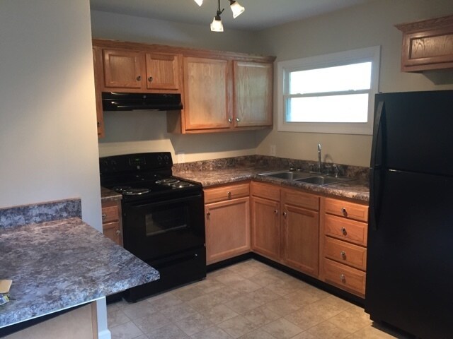 Building Photo - Great remodeled 4 bedroom home convenient to 29