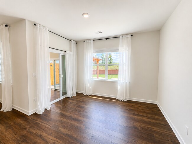 Building Photo - Beautiful 3-Bedroom Home in Desirable Chestnut Ridge