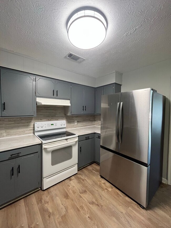 Foto del edificio - Beautiful Home Located Off Of Whitesville ...