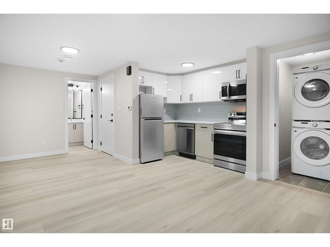 Building Photo - 9335 152 St NW