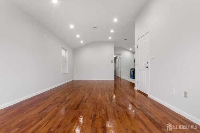 Building Photo - 45 Jewett Ave