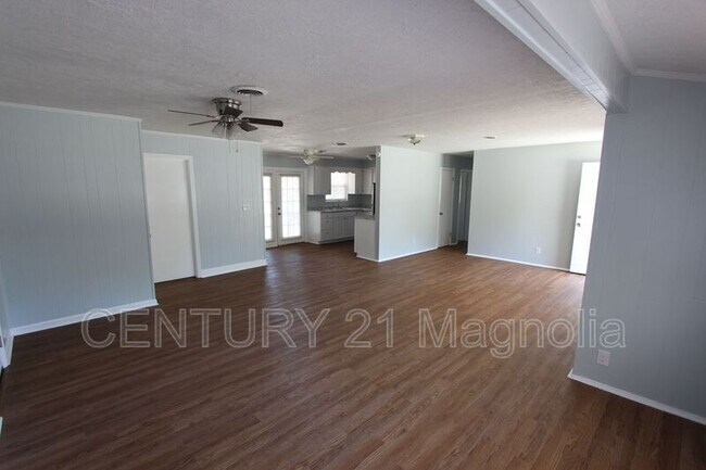 Foto del edificio - 2071 Fernwood Cir
