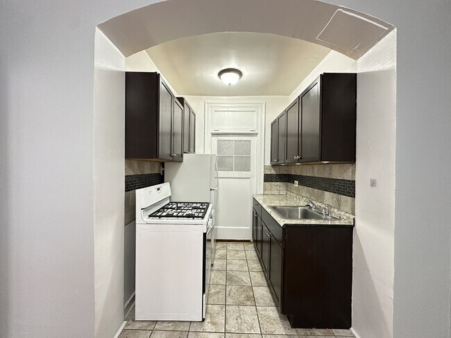 Building Photo - 1363 W Estes Ave