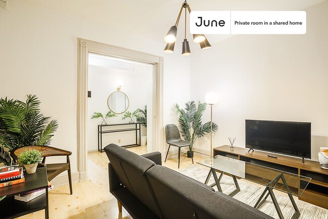 Foto del edificio - Private bedroom in 5 bed/1 bath Home