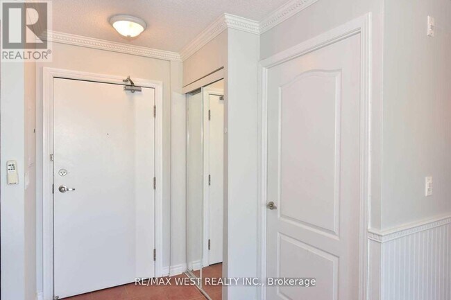 Photo du bâtiment - 935 Sheppard Ave W