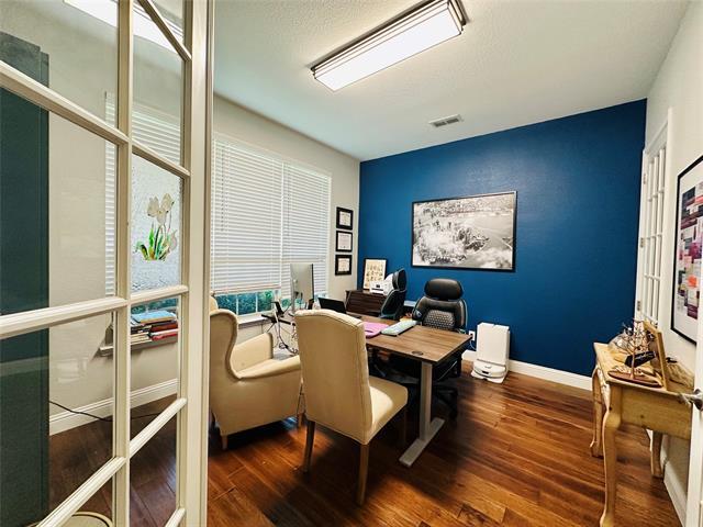 Building Photo - 401 Plumeria Dr