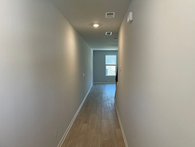 Foto del edificio - Brand NewTownhome In Opelika!