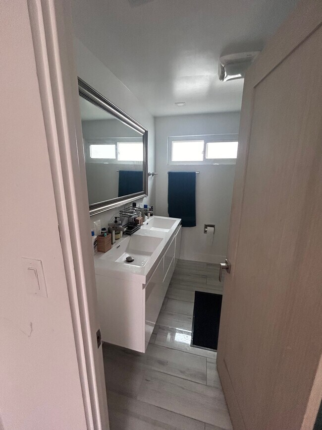 Building Photo - 2396 Redlands Dr