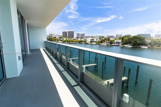 Foto del edificio - 9221 E Bay Harbor Dr