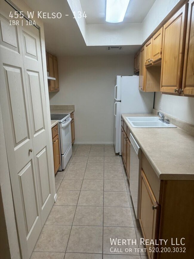 Building Photo - 1 bed/1 bath in gated community!