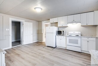 Building Photo - 213 Manitowoc St