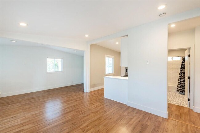 Building Photo - 2617 Rockefeller Ln