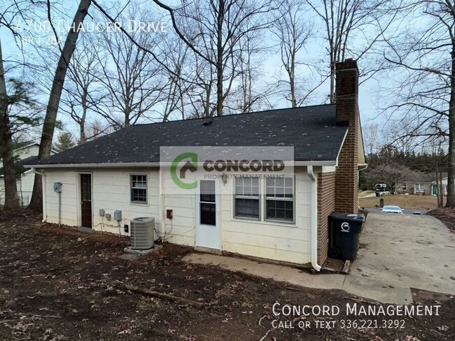 Building Photo - 4700 Chaucer Dr