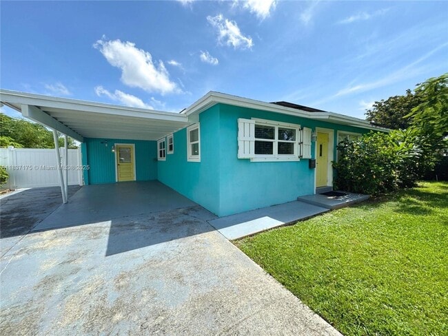 Building Photo - 813 Date Palm Dr