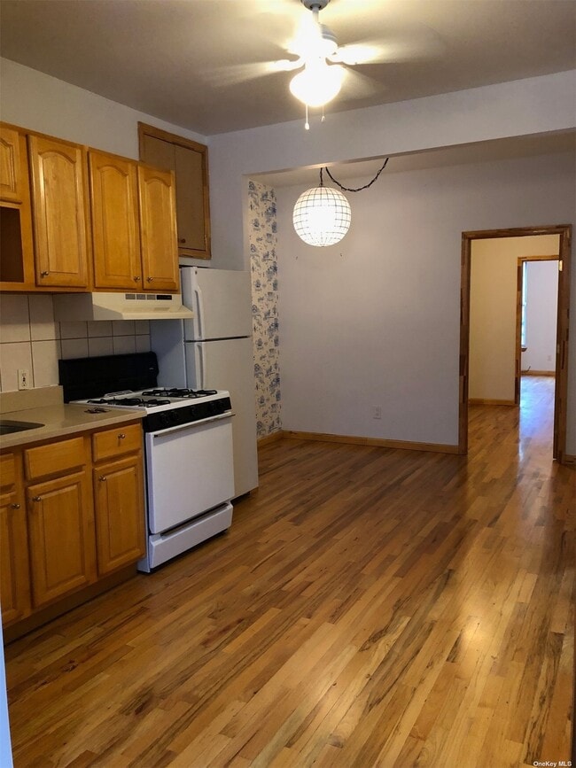 Building Photo - 158 Bedford Ave
