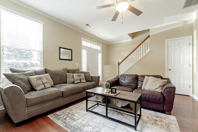 Foto del edificio - Furnished Rental Utilities included