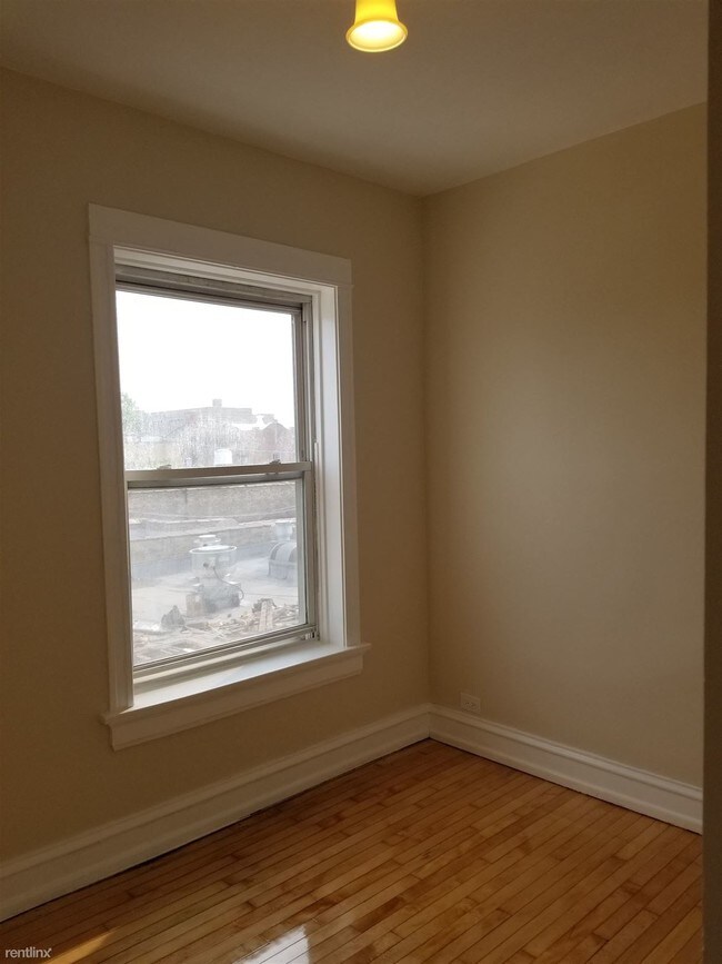 Building Photo - 3 br, 1 bath Triplex - 5314 N Clark St Apt 3