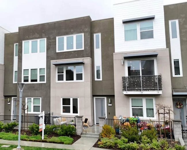 Building Photo - 262 Agustin Narvaez St