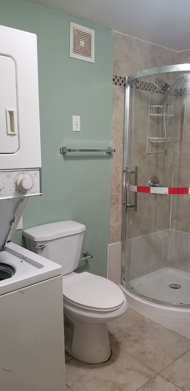 Restroom - 3031 S Braeswood Blvd