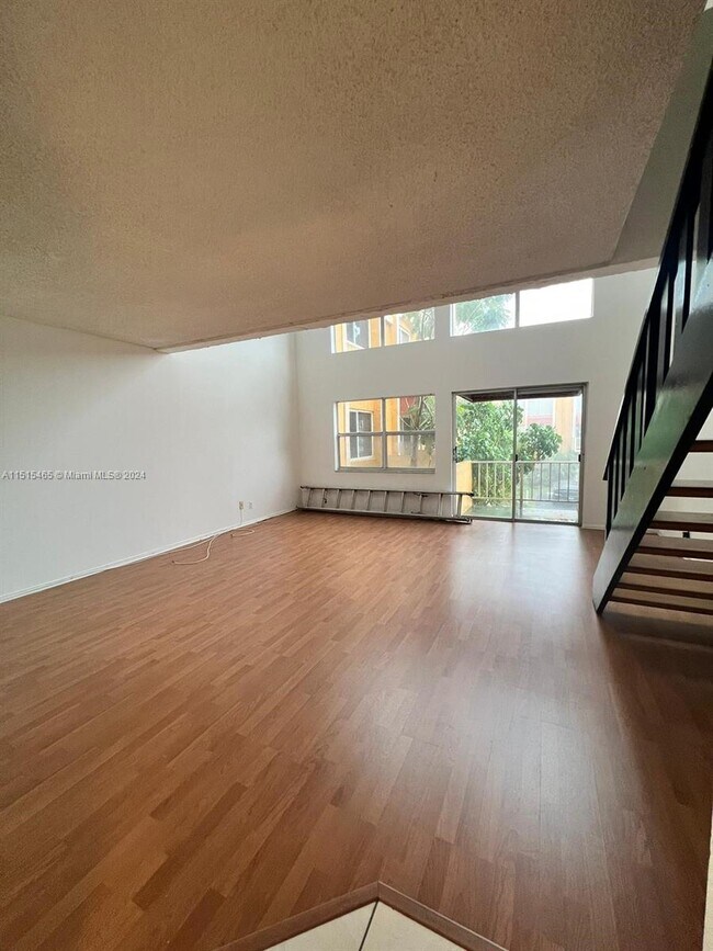 Foto del edificio - 17911 NW 68th Ave