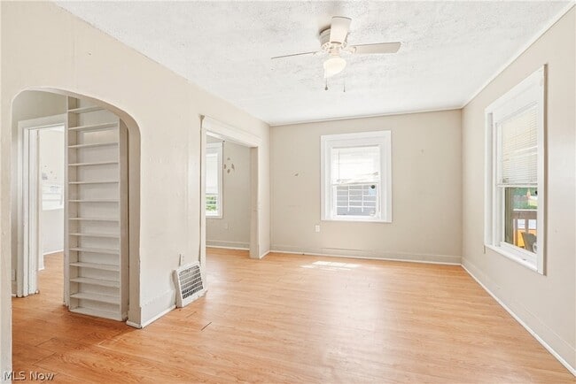 Building Photo - 285 Sumner Ct