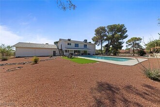 Building Photo - 144 E Robindale Rd