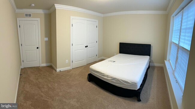 Foto del edificio - 7986 Benjamin Stoddert Ct